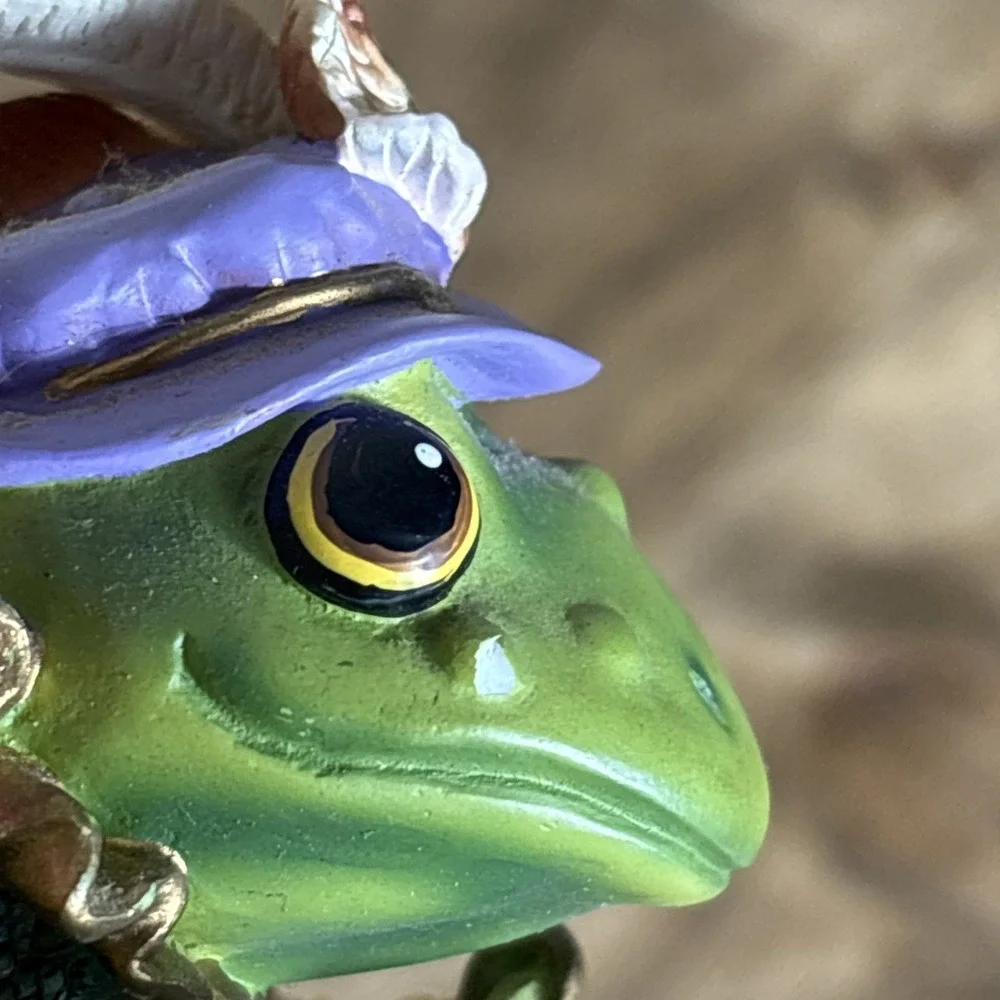 1997 Hamilton Collection Camelot Frogs REGAL TAILOR Steve Kehrli Series